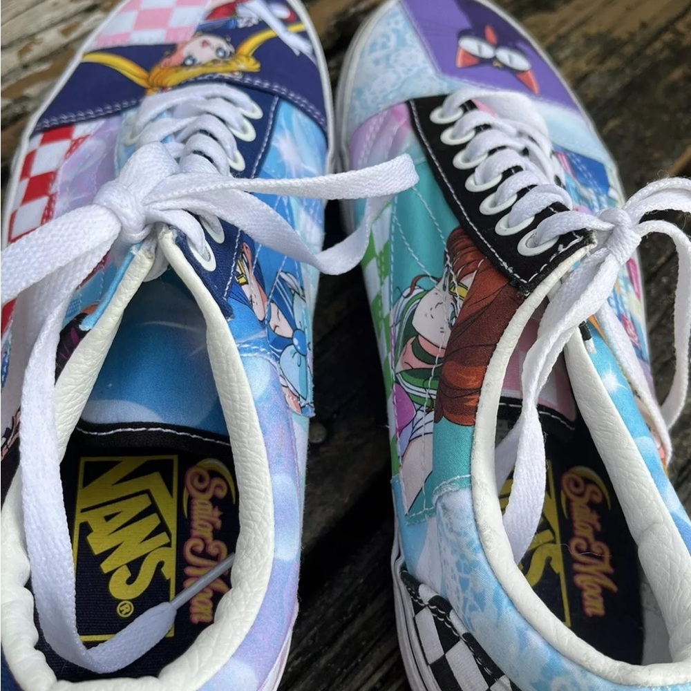Vans Off The Wall Mens 8 Womens 9.5 EU 40.5 X Sailor Moon Sneakers Old Skool - Picture 5 of 9